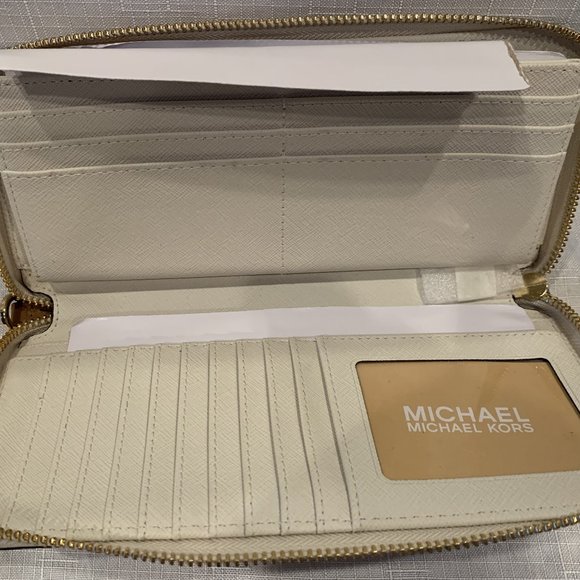 Michael Kors Wallet - Picture 3 of 4